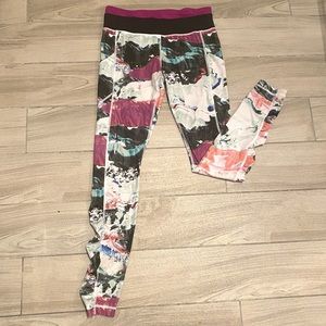 Lululemon pattern leggings size 8 full length